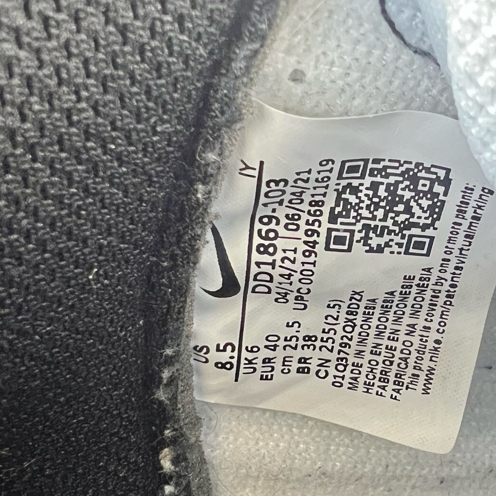 Nike Dunk High Retro Black and White - Picture 3 of 10